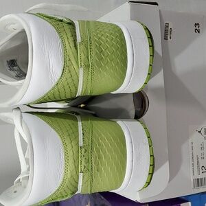 WMNS AIR JORDAN 1 MID SE white/vivid green size 12 men 10 1/2 used slightly